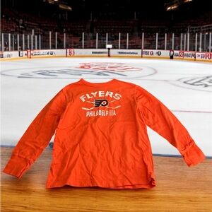 🏒NHL: Unisex kid’s size M, orange Philadelphia Flyers long sleeve t-shirt.